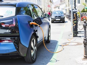 Beneficios de instalar un punto de carga para coches eléctricos en una empresa