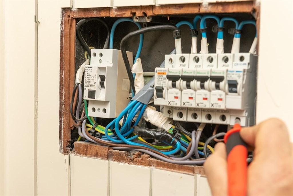 ¿Necesitas cambiar la instalación eléctrica de tu casa?