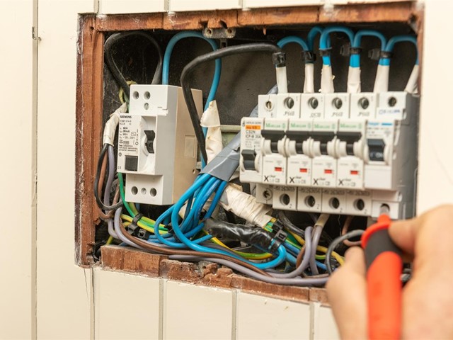 ¿Necesitas cambiar la instalación eléctrica de tu casa?